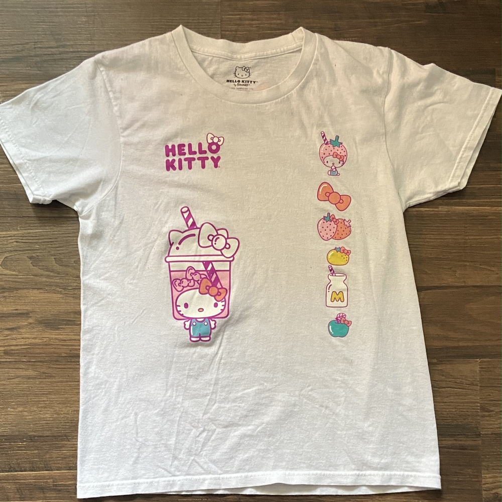 Sanrio Hello Kitty White Tee 🤍🩷